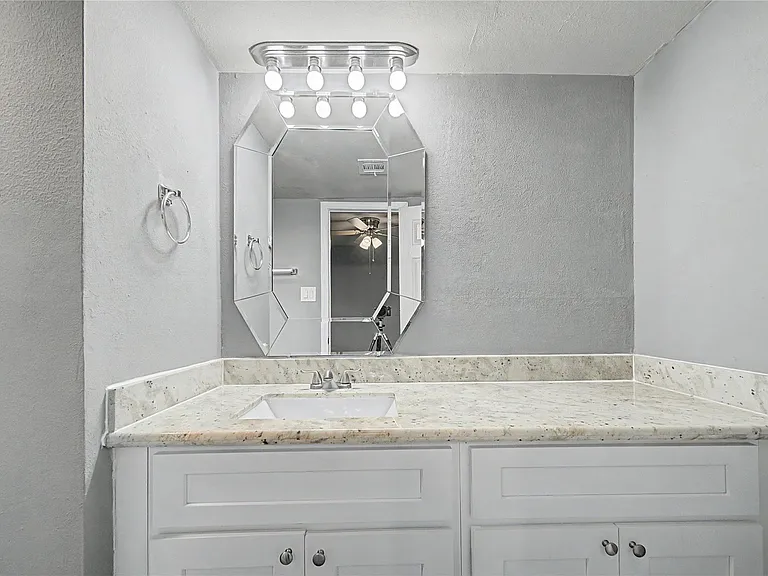 6343 Maple Hill Dr — Photo 28
