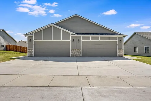 5250 N Cypress Cir Photo 1