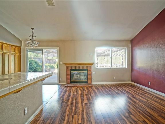 -Familyroom1
