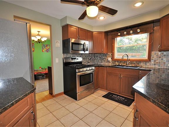 4th image of 29 Meadow Lea Dr