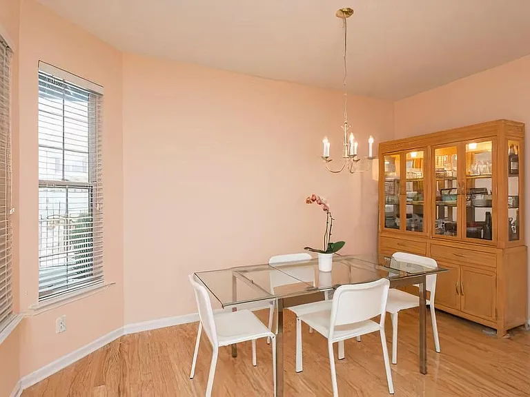 28 Sutton Ct — Photo 10