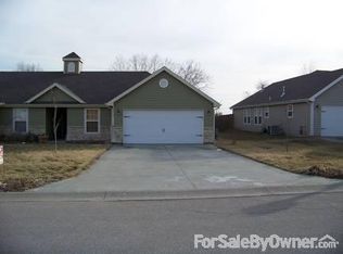2218 E Sycamore St, Tonganoxie, KS 66086