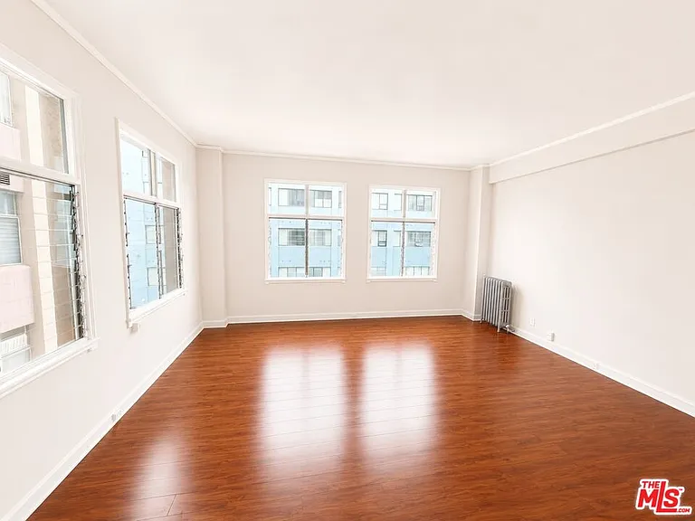 634 S Gramercy Pl #304 — Photo 4