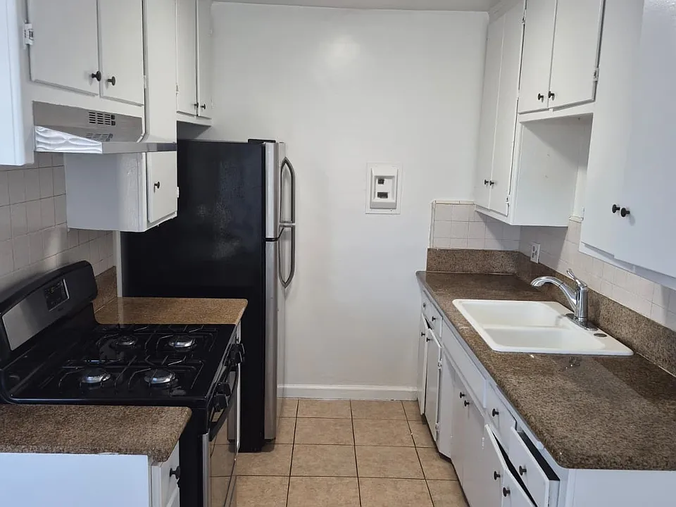 1120 W Florence Ave #2
