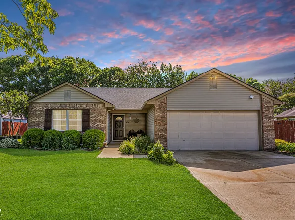 611 Clydesdale Ln, Bargersville, IN 46106