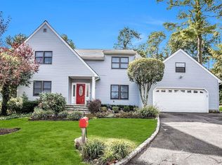 918 The Concourse, Oyster Bay, NY 11771