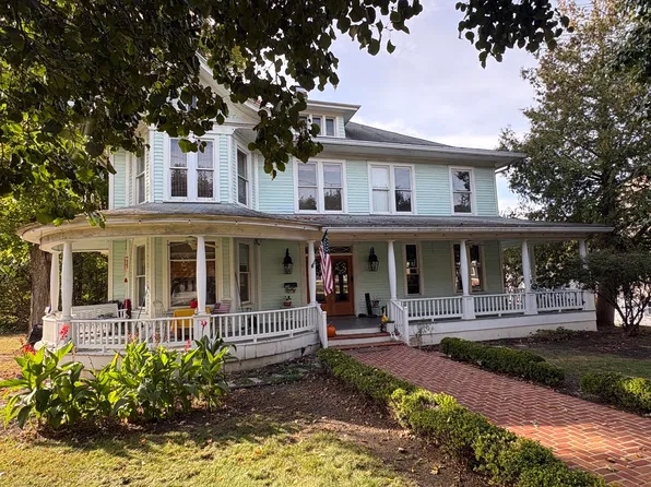 447 Main St W, White Sulphur Springs, WV 24986
