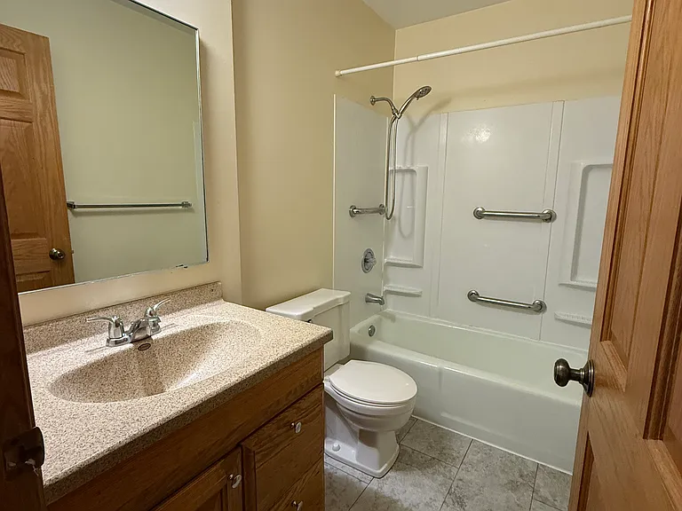 925-927 Hamilton Ave #925 — Photo 8
