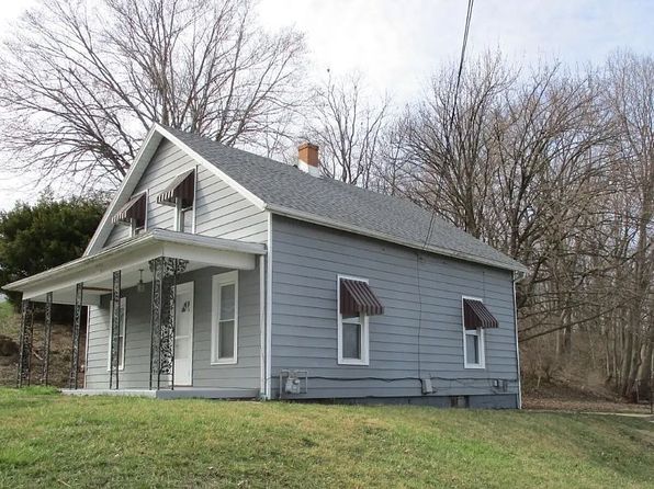 742 Young St