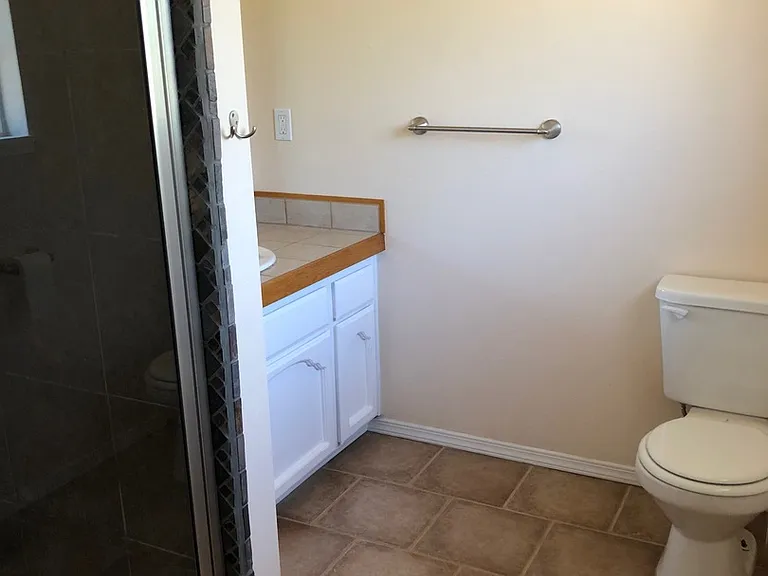 194 Peach St — Photo 11