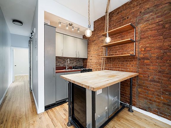 4th image of 152 E 83rd St APT 5D