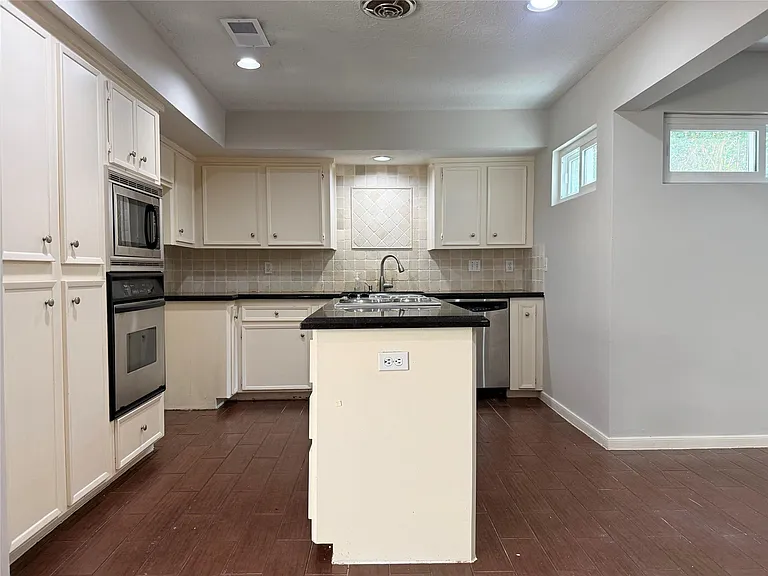 11318 Briar Forest Dr — Photo 5