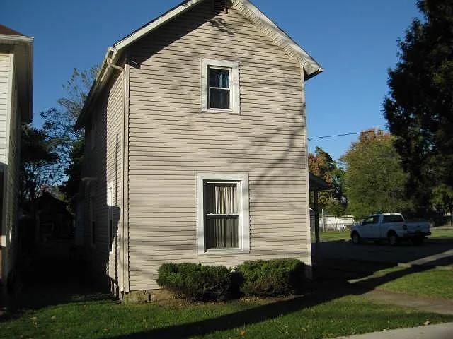 698 Darius St photo 1