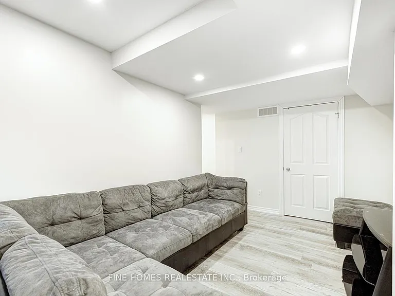 28 Rockwood Cres #LOWER — Photo 5