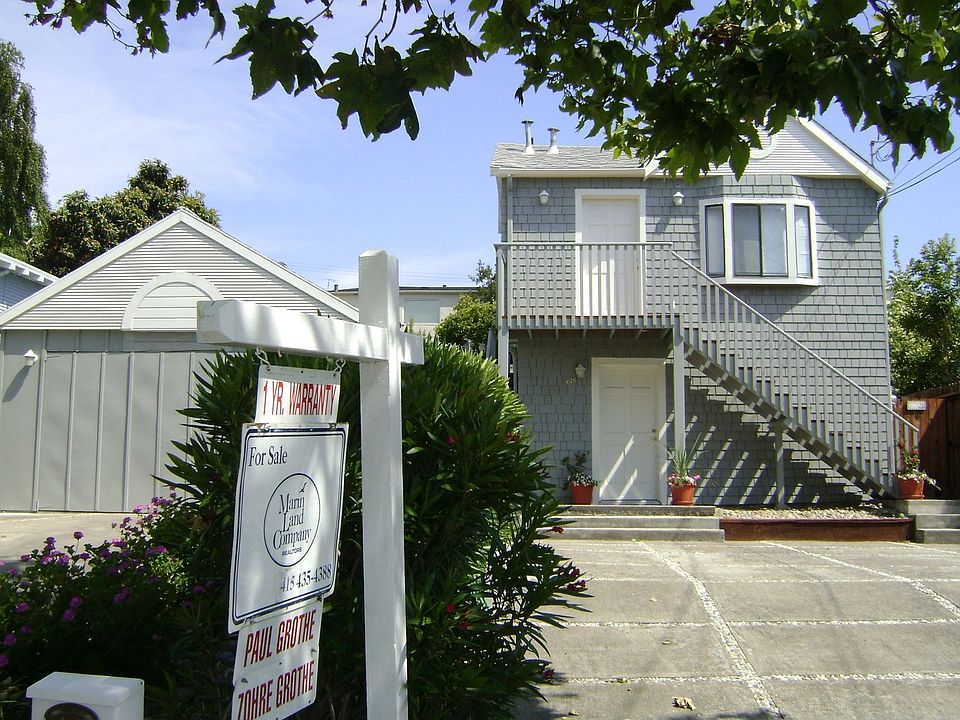Front View Showing Both Lots of the Property
