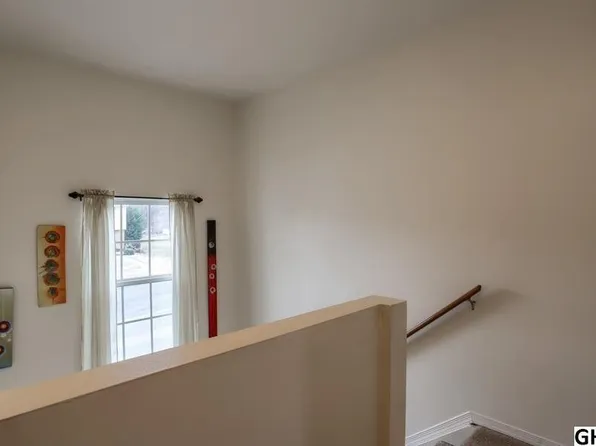 1209 Peggy Dr, Hummelstown, PA 17036