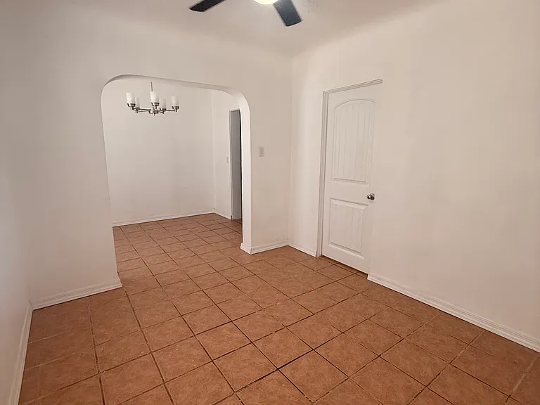 865 S 12th Ave — Photo 3