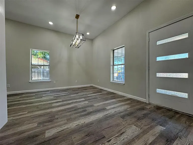 309 S Louisiana Dr — Photo 1