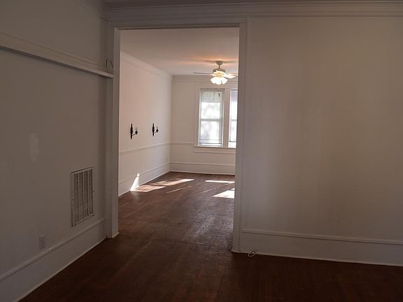 4th image of 600 E Jewell St