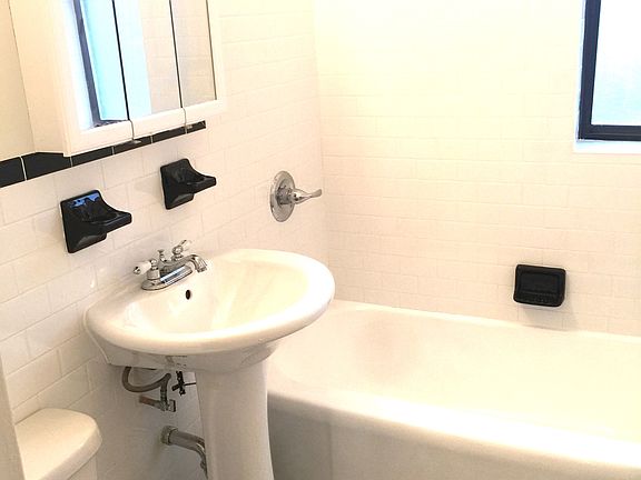 3rd image of 500 W 235th St APT 4C