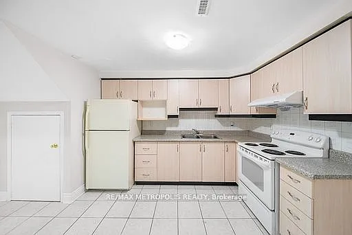 60 Cranberry Cres #BASEMENT — Photo 8