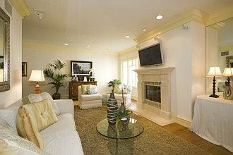 2nd image of 1150 Lombard St APT 32