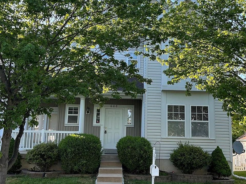 1st image of 608 Summer Stone Dr