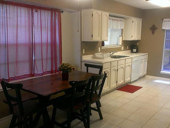 4th image of 22626 Market Square Ln