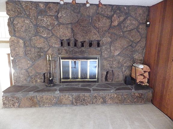 livingroom fireplace