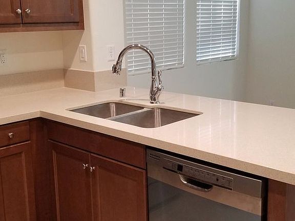 4th image of 425 Castiano St