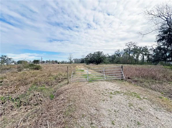933 Savoie Pl, Westwego, LA 70094