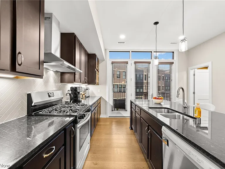 11202 N Park Pl — Photo 4