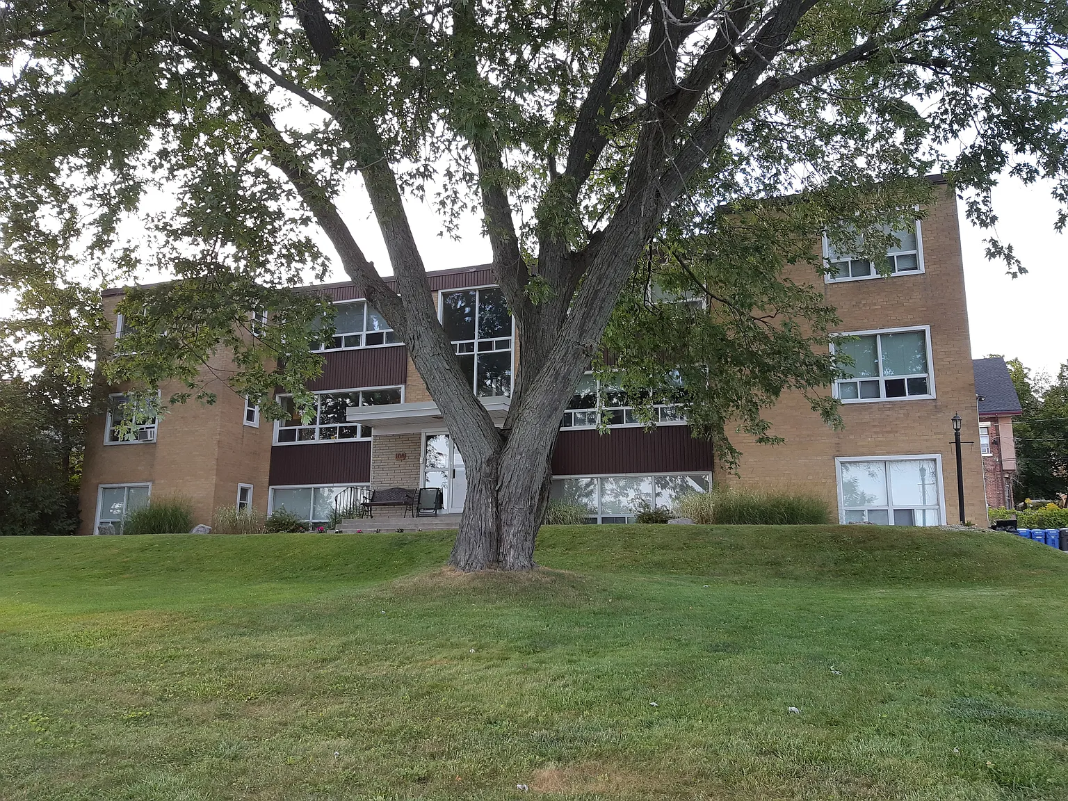 Kempenfelt Lakeside — Photo 1