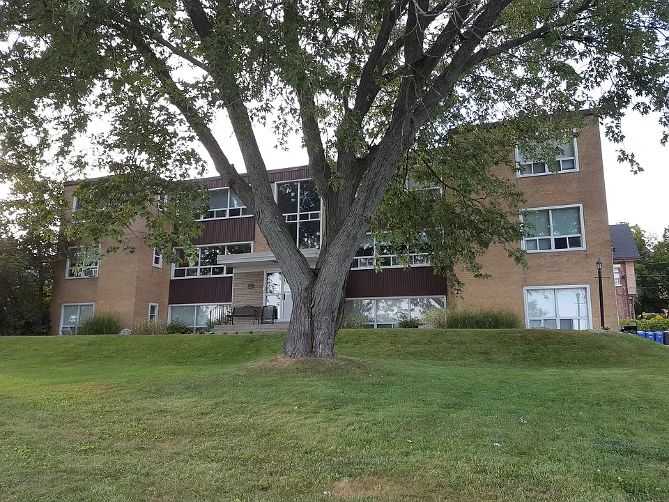108 Kempenfelt Dr #301