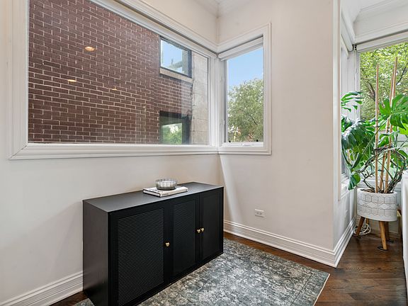 4th image of 1131 W Addison St #2