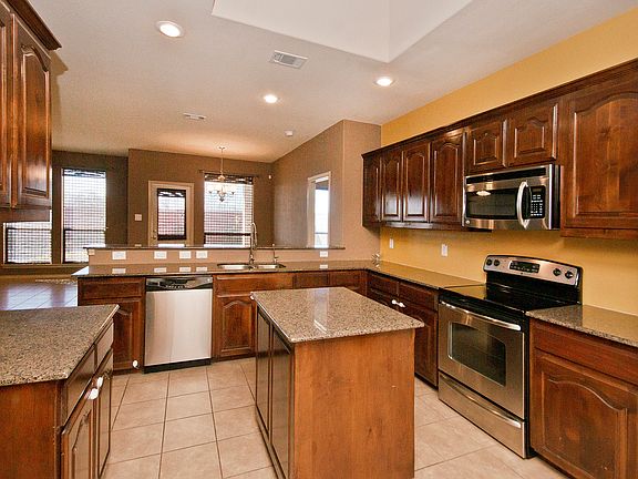 5th image of 3205 Buckthorn Ln