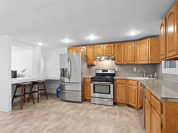 3rd image of 1073 Herkimer St