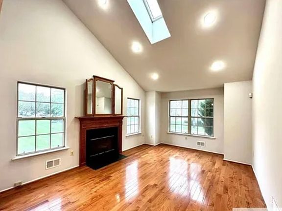 2nd image of 124 Salem Rd