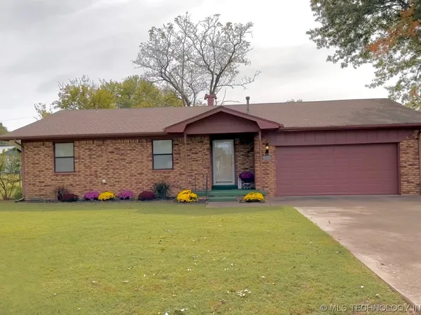 305 E Barclay St, Henryetta, OK 74437