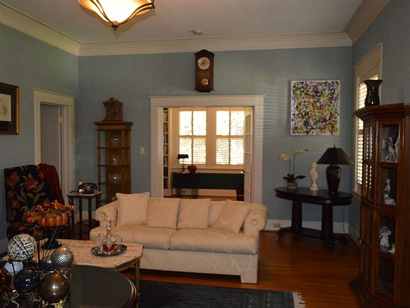 4th image of 139 E Huisache Ave