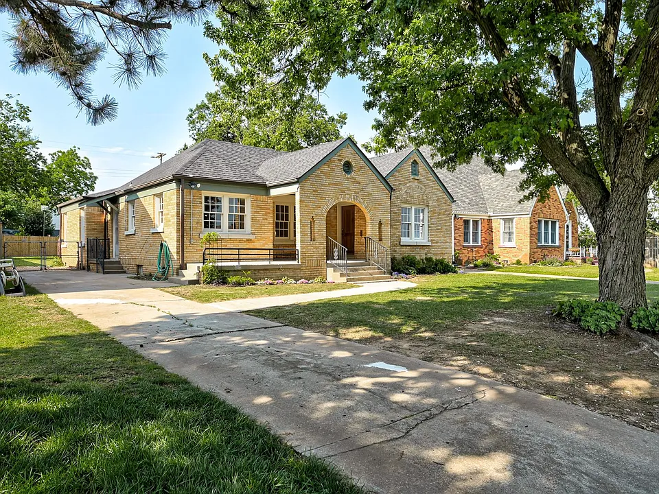 2324 NW 28th St