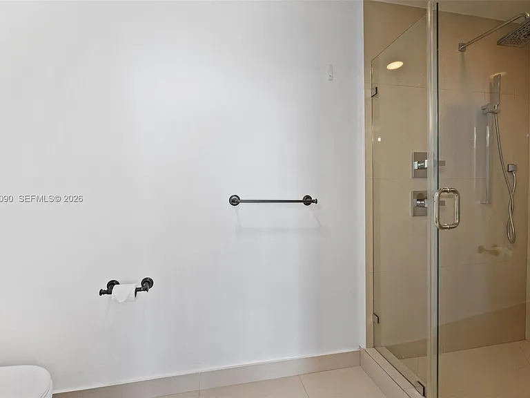 600 NE 27th St #1402 — Photo 16