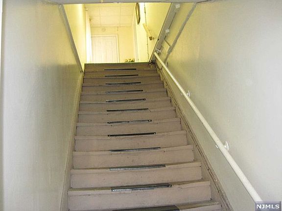 3rd image of 313 Glenwood Ave
