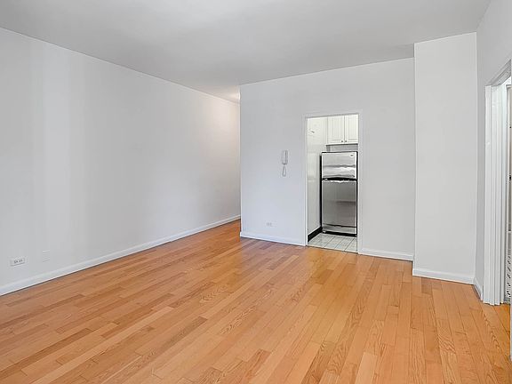 4th image of 4 Park Ave APT 12B