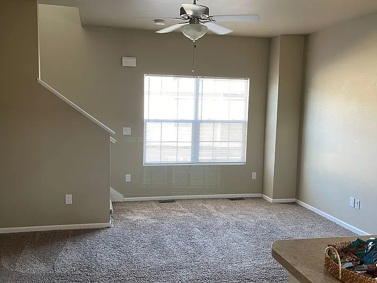 6870 Jack London Dr — Photo 32