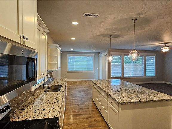 4th image of 13118 123rd Avenue E