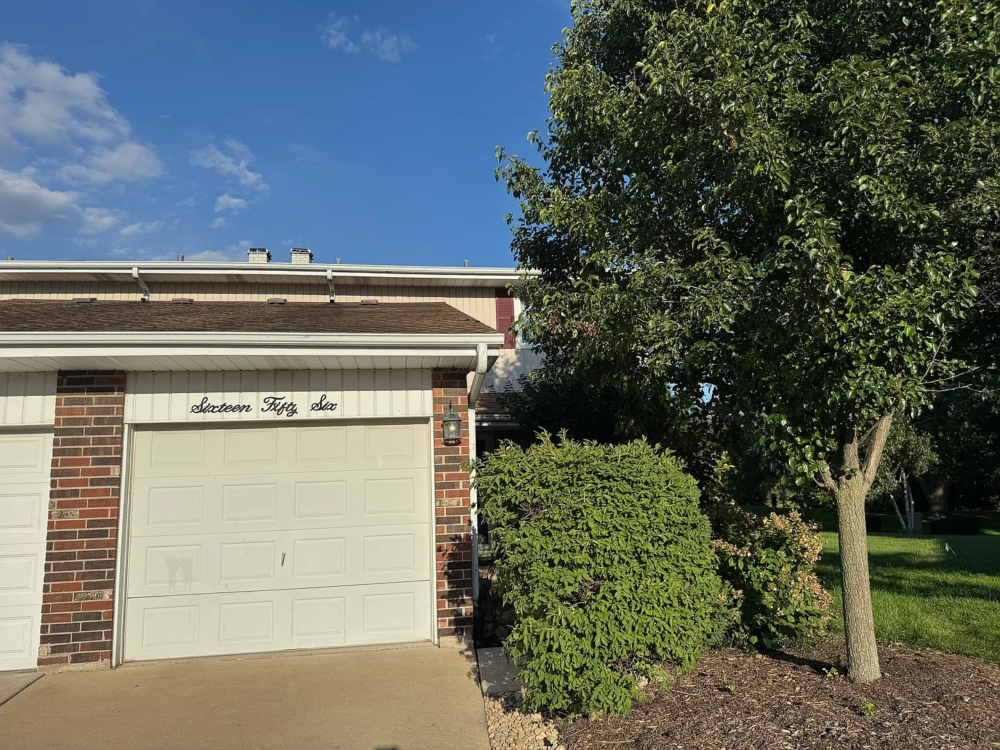 3 bed, 1.5 bath, 1466 sqft, $2,500 — Photo 1