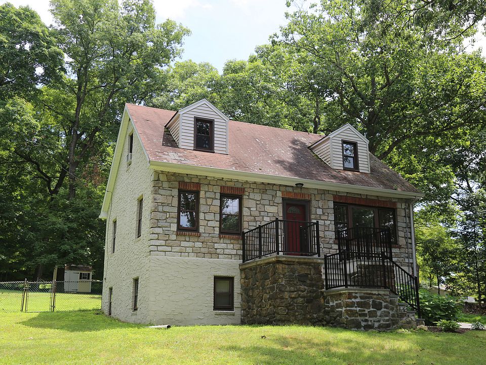 1st image of 9 Woodcrest Ter