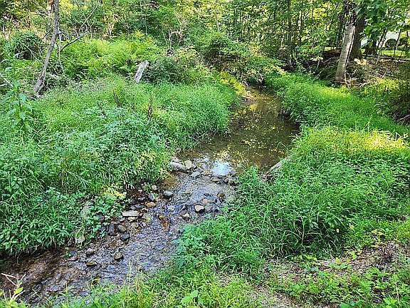 5th image of 3860 Friedens Rd