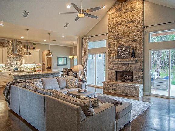 2nd image of 2610 Beaver Ln